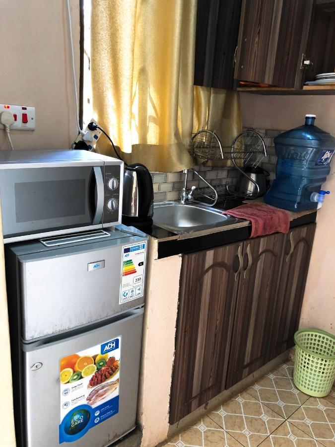 Cozy Bukoto Studio, Unlimited Wifi, Netflix & Close To Acacia Kampala Exterior photo